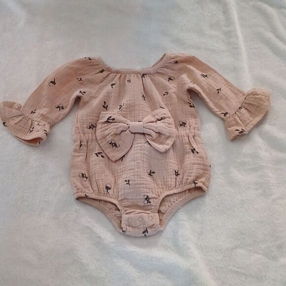 Grayson Mini tan acorn print long sleeve waffle one piece with bow Sz 0-3 month - Picture 1 of 7